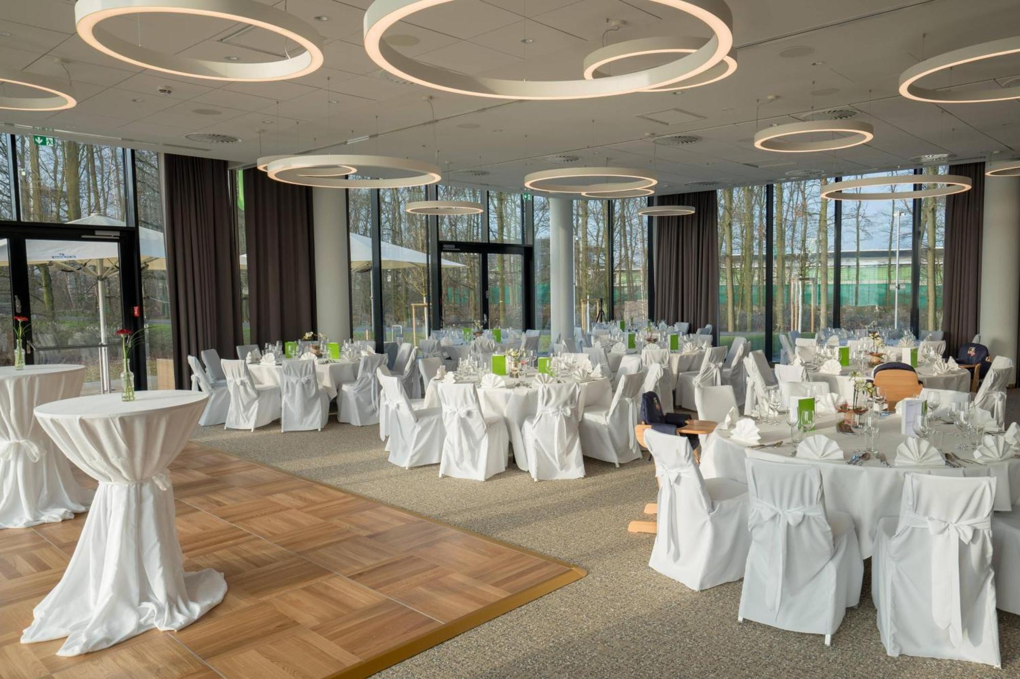 Отель Courtyard By Marriott Вольфсбург Экстерьер фото
