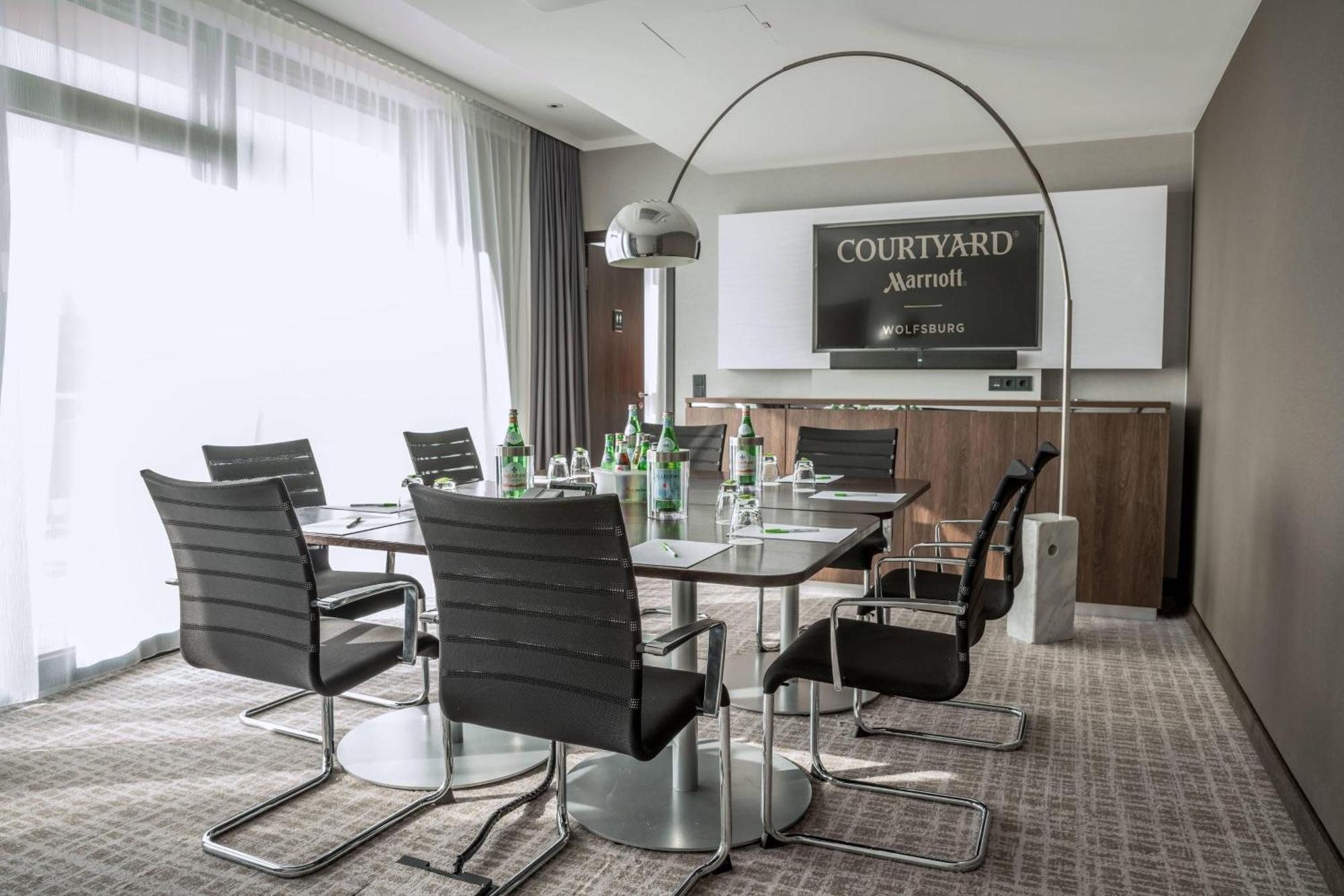 Отель Courtyard By Marriott Вольфсбург Экстерьер фото