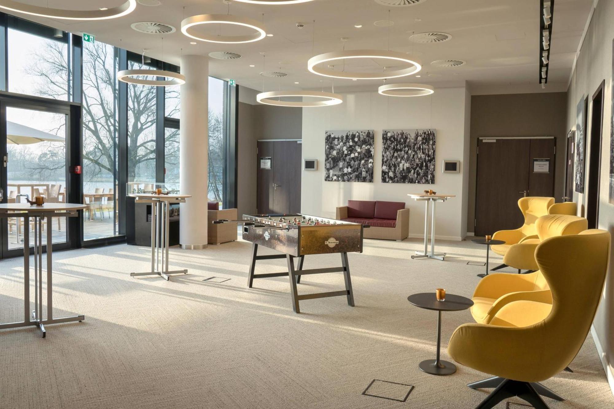 Отель Courtyard By Marriott Вольфсбург Экстерьер фото