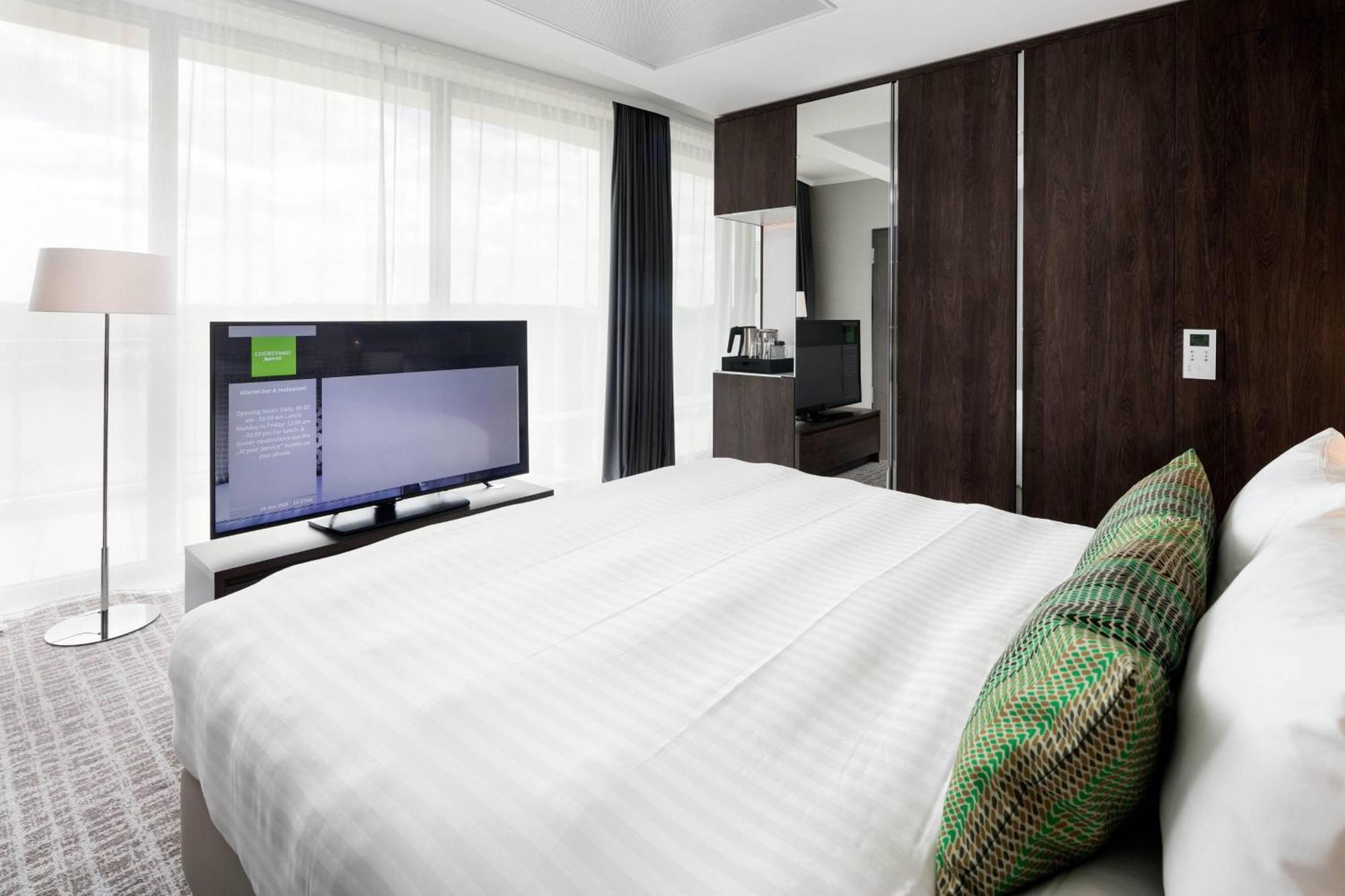 Отель Courtyard By Marriott Вольфсбург Экстерьер фото