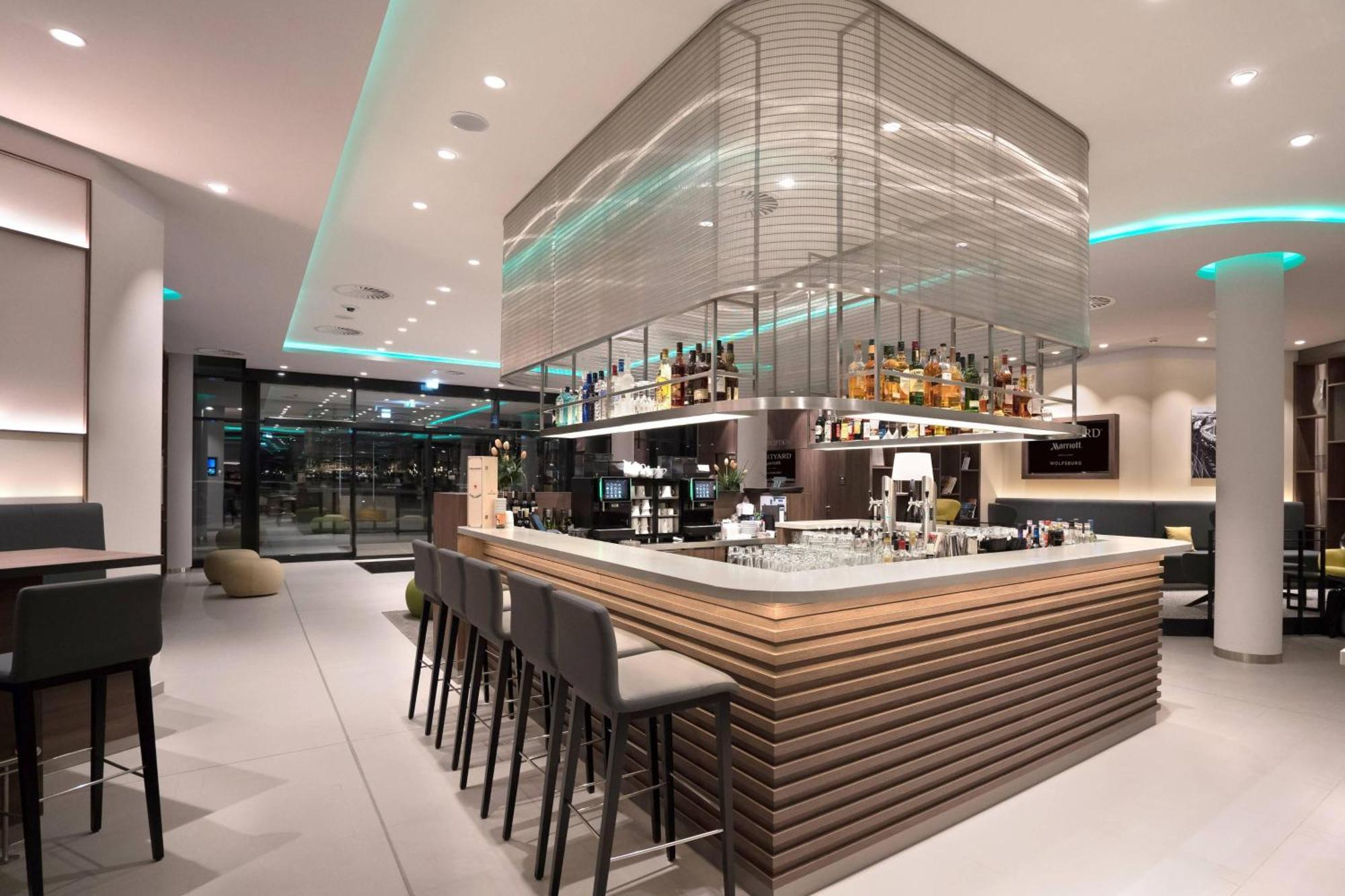 Отель Courtyard By Marriott Вольфсбург Экстерьер фото