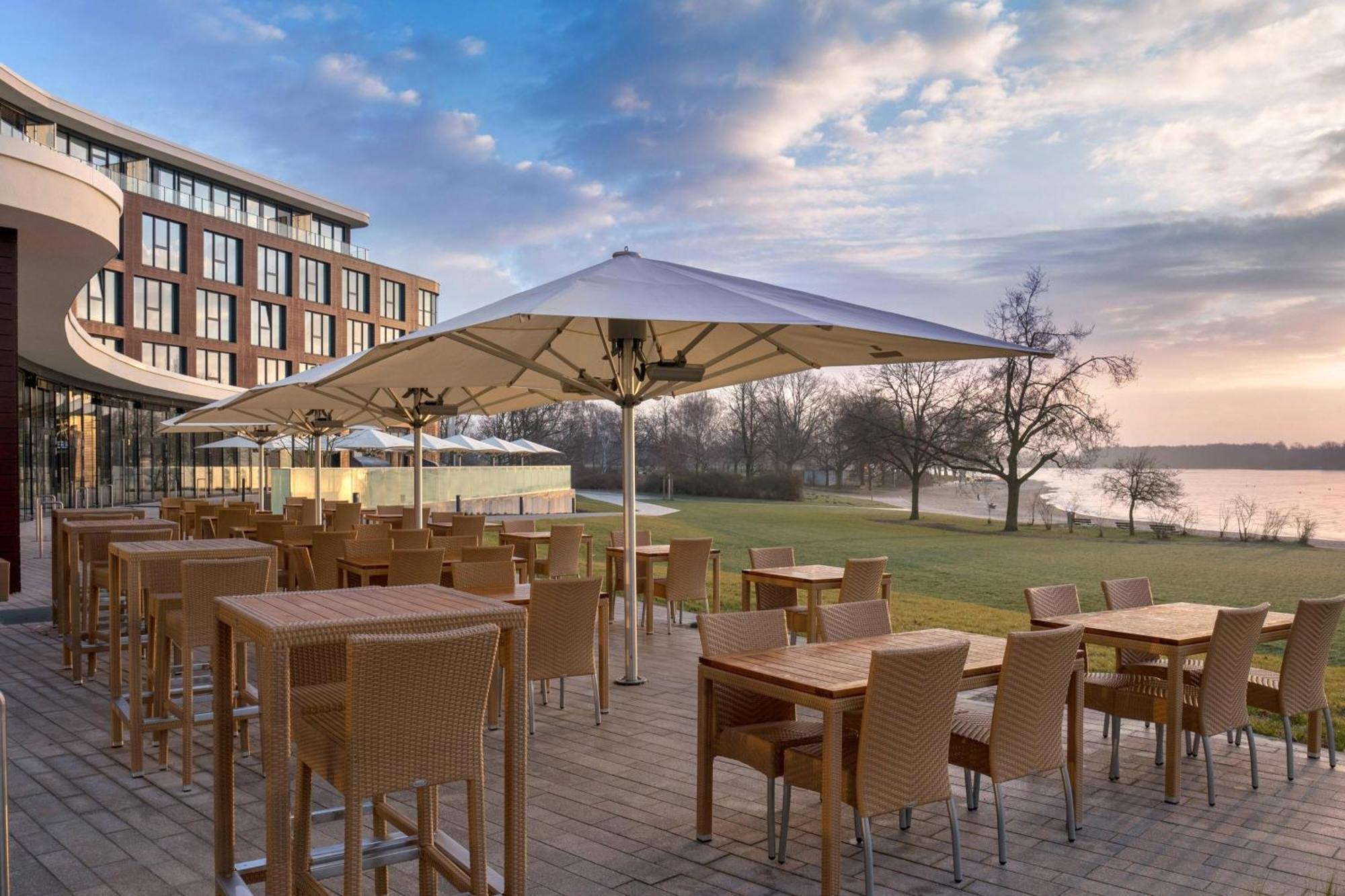 Отель Courtyard By Marriott Вольфсбург Экстерьер фото