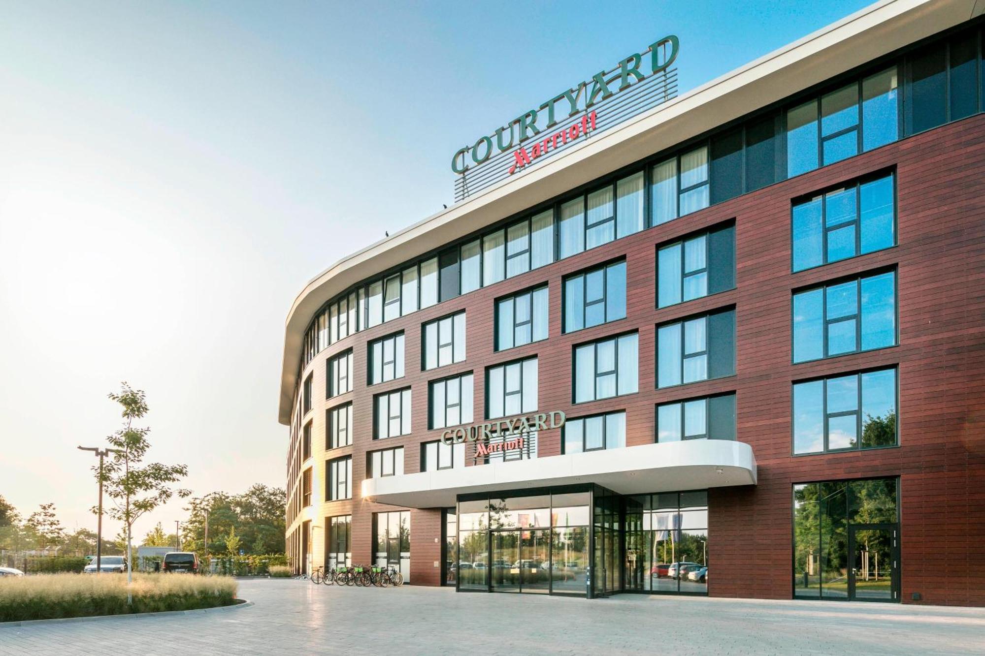 Отель Courtyard By Marriott Вольфсбург Экстерьер фото