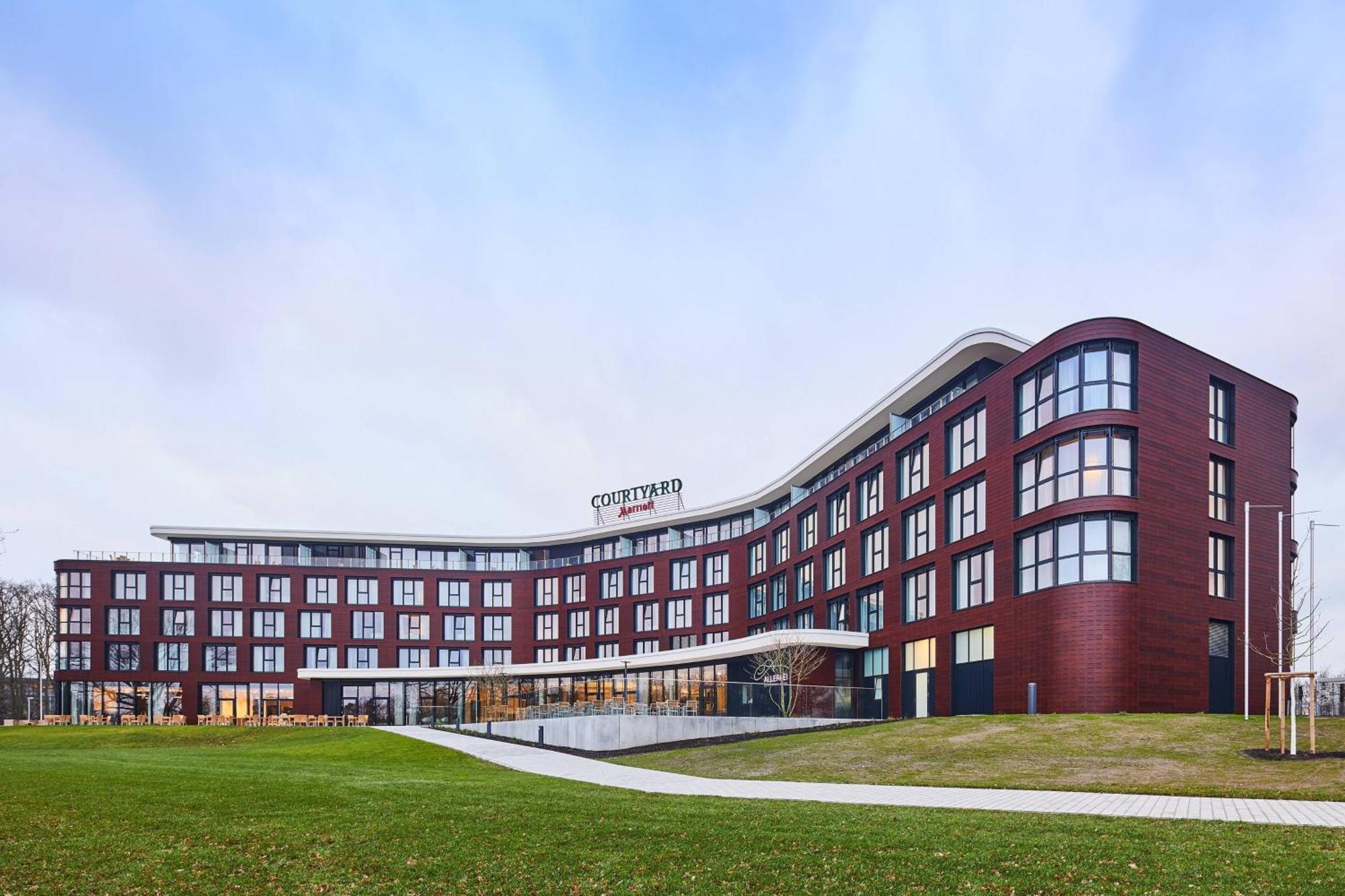 Отель Courtyard By Marriott Вольфсбург Экстерьер фото